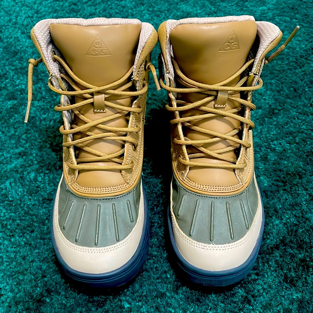 NIKE Woodside ACG Boots